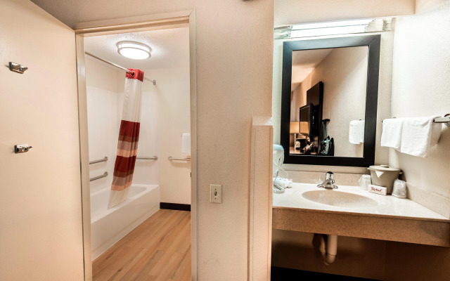 Red Roof Inn PLUS+ Chicago - Naperville