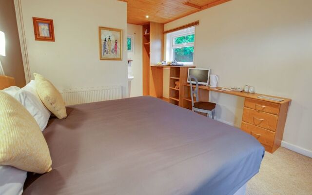Lodge Hotel (os)