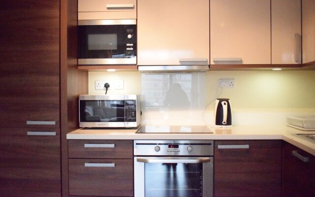 Modern 2 Bedroom Apartment in Limehouse