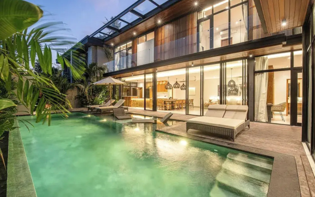 Luxe 6BR Villa, 400m From Canggu Shore
