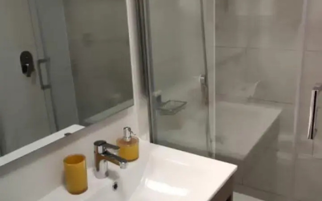 Edificio Curitiba, Apartamento nuevo y céntrico 1B 1D