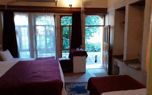 Sark Ciragan Konak