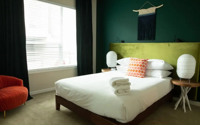 Chic Apts Barton Creek by WanderJaunt