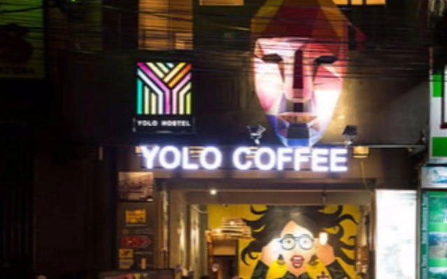 YOLO Hostel n Bar