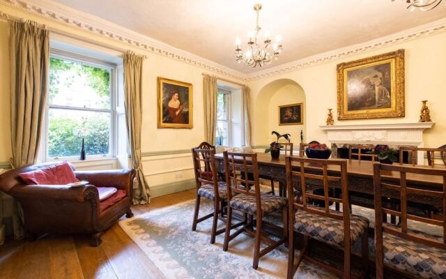 The Admirals Mansion - Central Bath