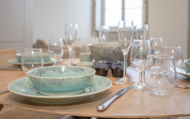 Modern Coastline Apartment