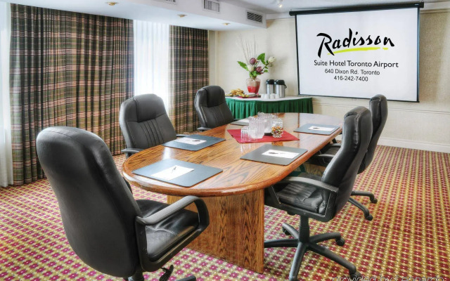 Radisson Suite Hotel - Toronto Airport