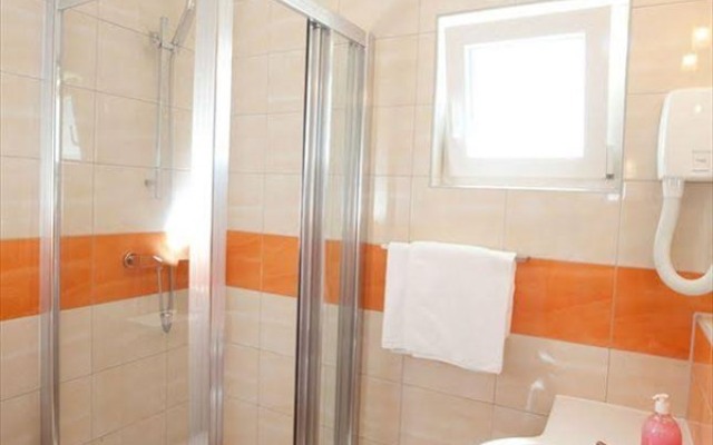 Vila 4m - Boarding House And Apartments