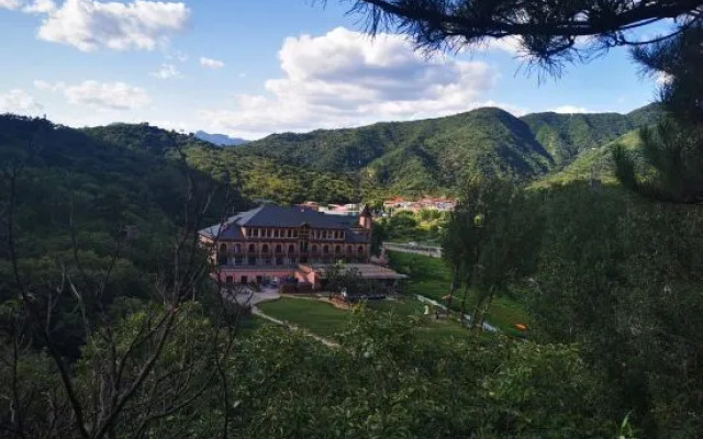 Chestnut Valley Hotel