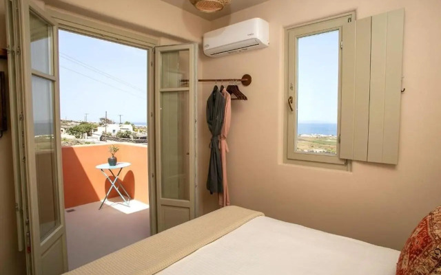 Pink Freud Villas Santorini