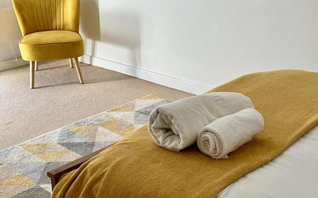 Central Darlington 2 Bed Apartment With Parking