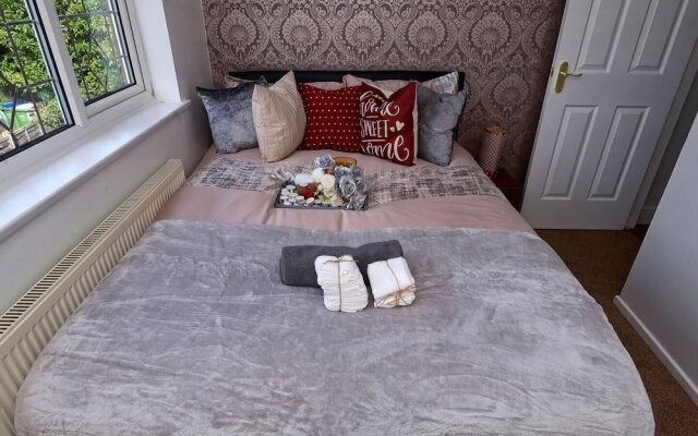 25 Mins to CL! London Amazing 2bedhome Sleeps 1-5