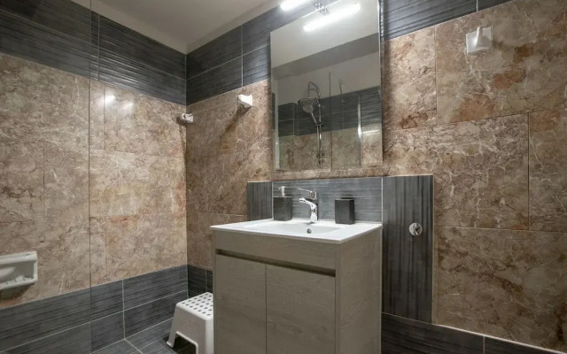 Luxurious 5 bedroom-3 bathroom Apartment 2- Athens