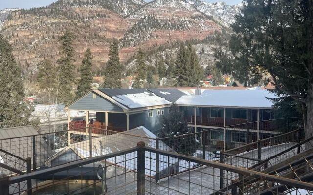 Box Canyon Lodge And Hot Springs