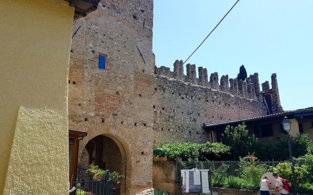 Bright Apartments Moniga - Castle Bells