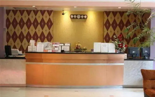@Ratchada Hotel And Spa