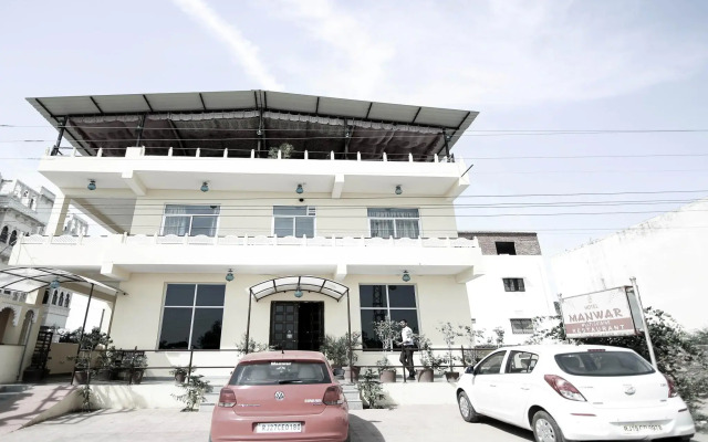 OYO 14119 Hotel Manwar