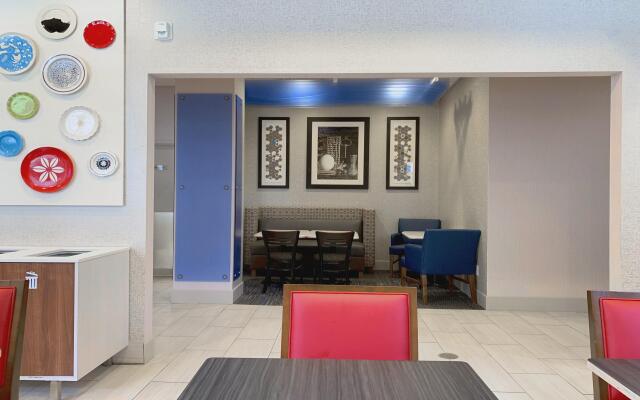 Holiday Inn Express Hotel & Suites Downtown Minneapolis, an IHG Hotel