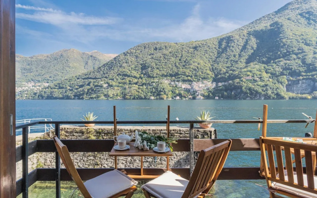 Your Private Harbour Nearby George Clooney by Rent all Como