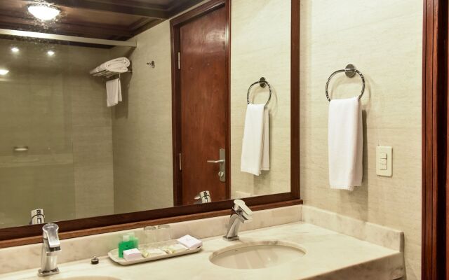 Yacht & Golf Club Paraguayo, a Tribute Portfolio Resort