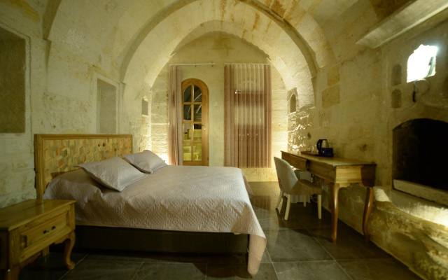 Crassus Cave Hotel
