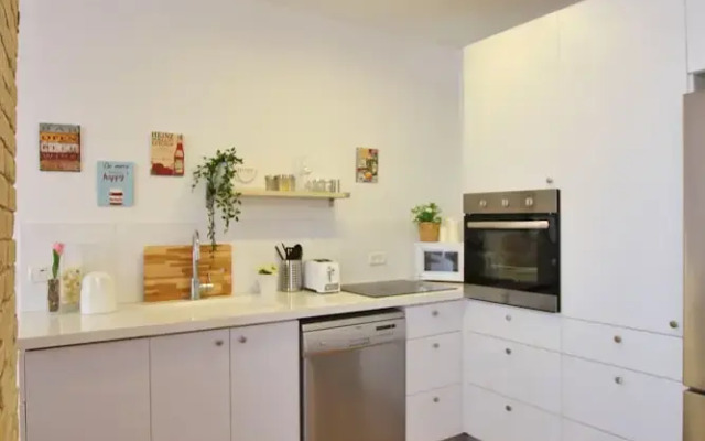Amazing 3 Bedroom Garden Apartment near Gordon Beach