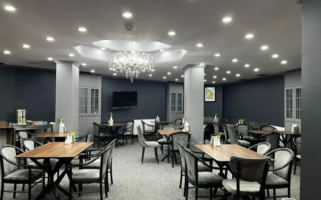 Loyal City Hotel