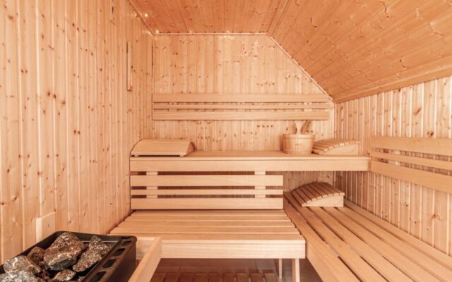 Lakeside Village 13 (+ sauna)