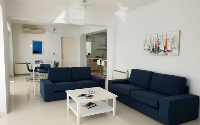 Luxurious Suite Athena Near To Beach