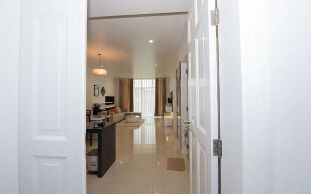 Garden view Apartment - 2 mins to beach