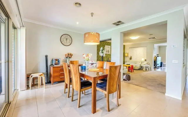 StayAU Spacious Stay Point Cook