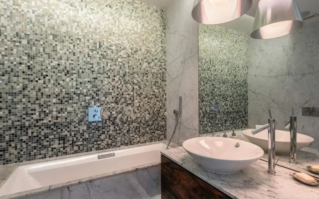 ALTIDO Lux Chiado 2-Floor 3-BR Apartment w/Garage