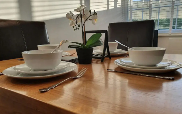 Modern Kings Road Executive Apartment