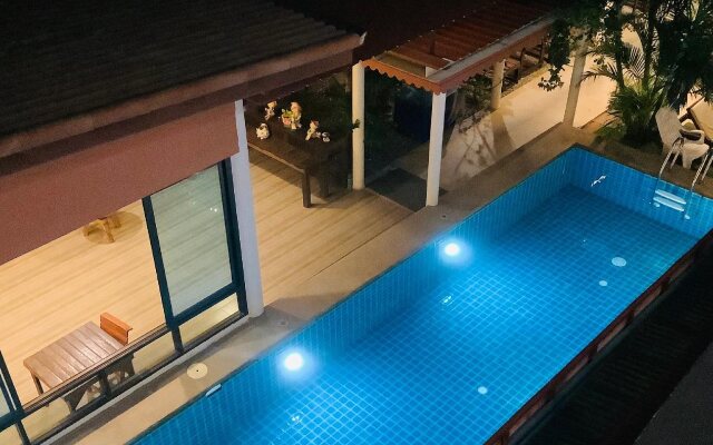 Front Beach Hotel