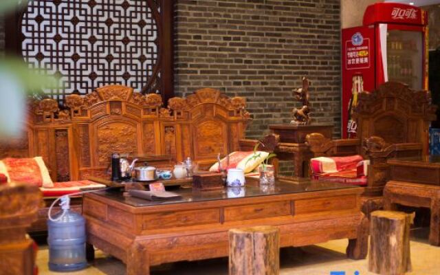 Maitreya Sanlong Hotel (Huquan Hot Spring Ecological Park Honghe Water Town Branch)