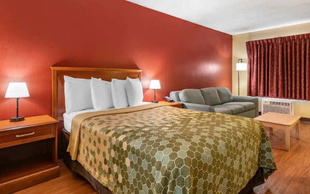 Econo Lodge Inn & Suites Maingate Central