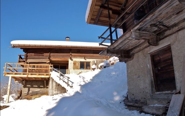 Chalet With 4 Bedrooms in Beaufort, With Wonderful Mountain View and F
