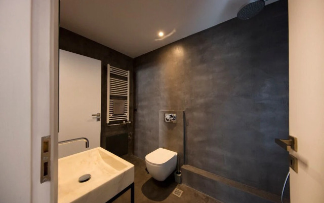 Heyden Entire Super Modern Minimal Flat