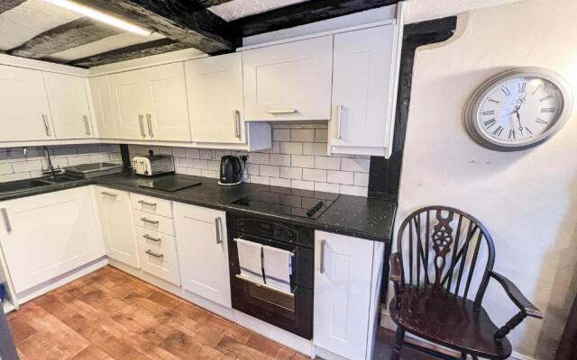 Victoria Cottage 3 Bedroom Grade 2 Listed Cottage Ref#421