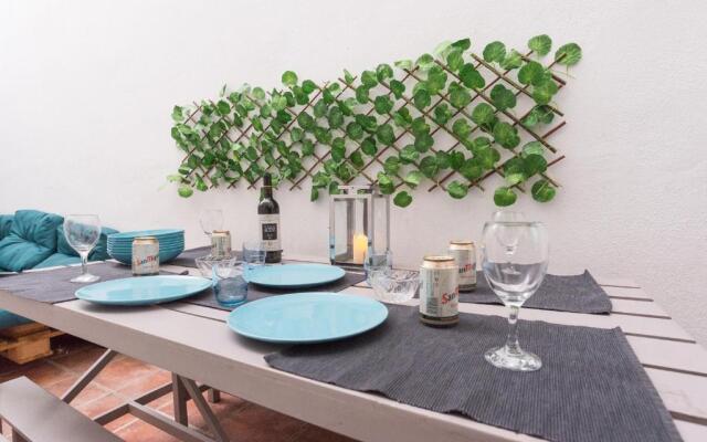 Gr0-Quiet Apartment, Private Backyard, Walk To Old Town