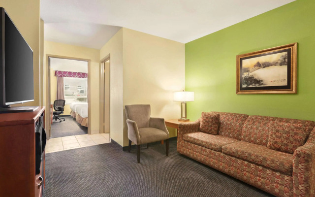 Days Inn & Suites by Wyndham Thompson