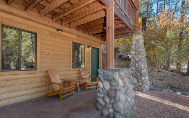 Upper Canyon Inn & Cabins