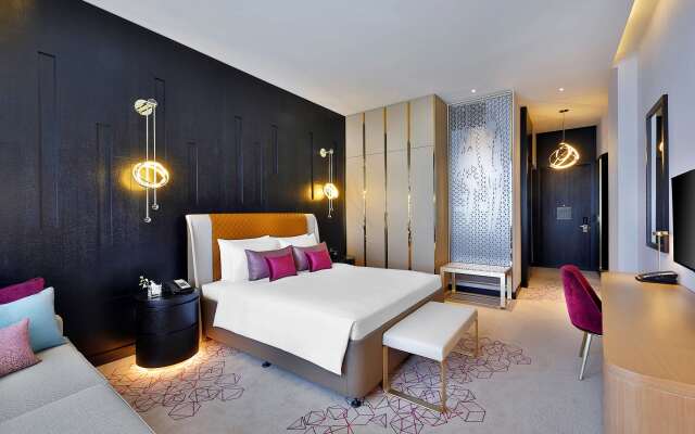 AlRayyan Hotel Doha, Curio Collection by Hilton