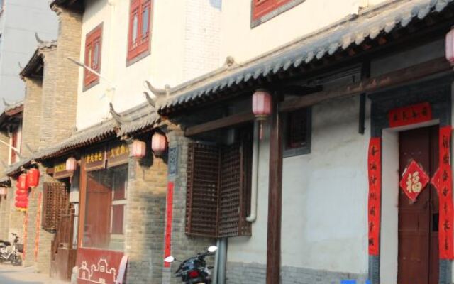 Zhiyu Homestay (Luoyi Ancient City Cross Street)