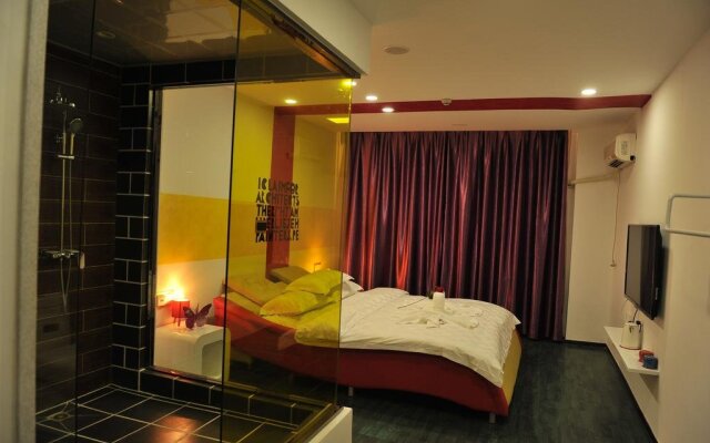 Eaka Hotel