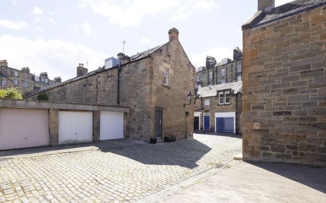 Altido Charming mews flat near the Dean Bridge