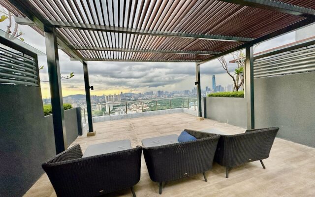 Neu Suites by Moonlight