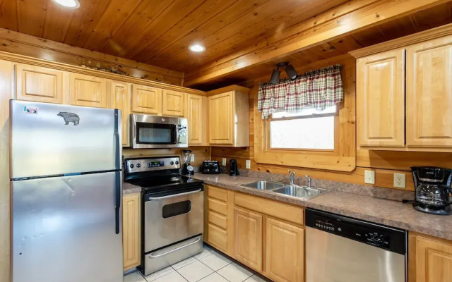 SmokyStays 5 Bedroom Cabin