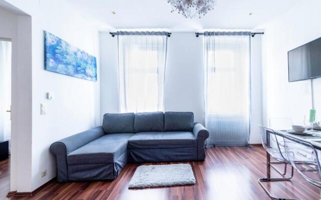 New: Beautiful Central Apartment Next To U-Station
