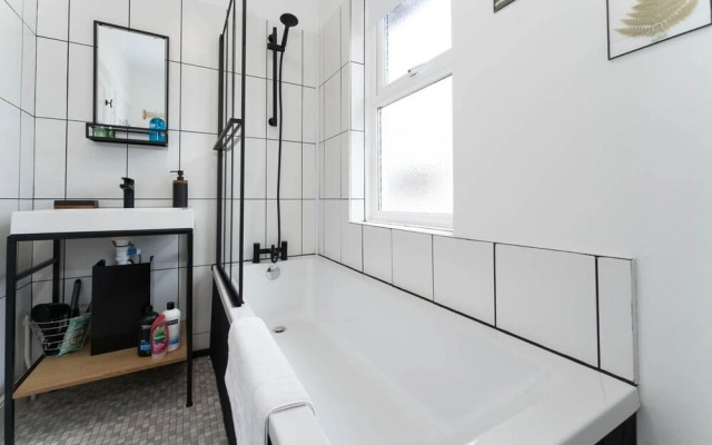 Host Stay Preston Park Apartment